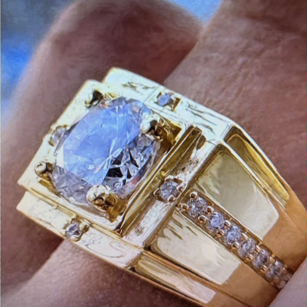 STUNNING GOLD PLATED/ 
RING- VINTAGE STYLE